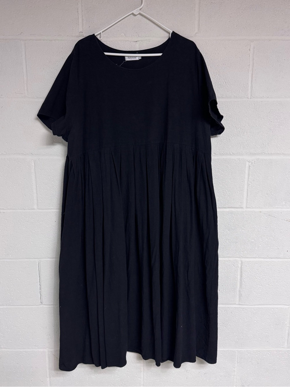Black Women’s Short Sleeve Pleated Dress - Anysize